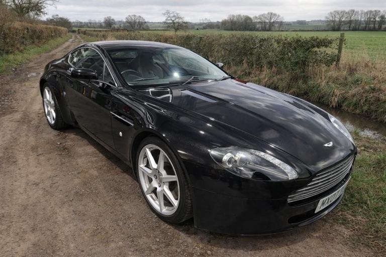 Aston Martin Vantage V8