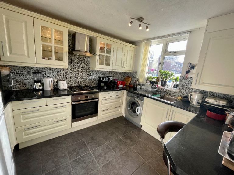 3 Bed terrace house FULLY FURNISHED to rent in Kidlington OX5 area