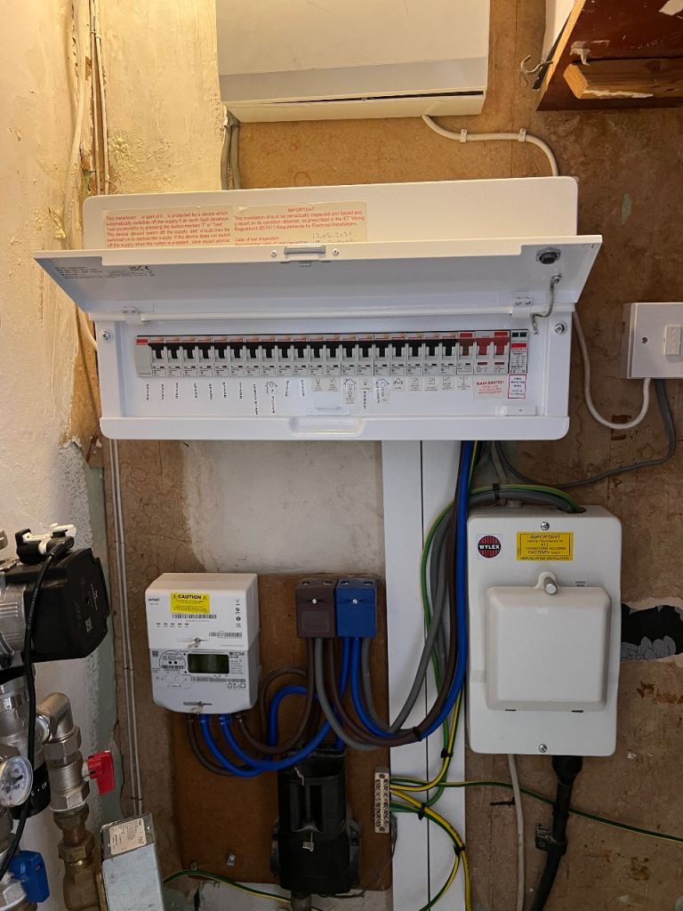 Emergency electrician