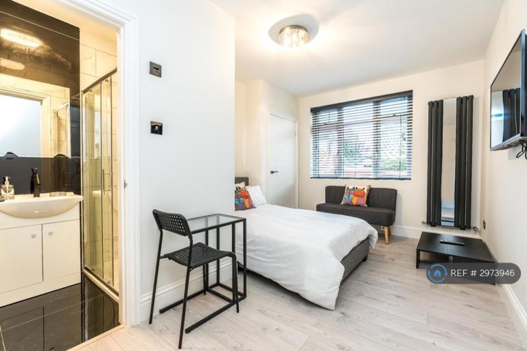 Studio flat in Addington Road, Selsdon, CR2 (#2973946)
