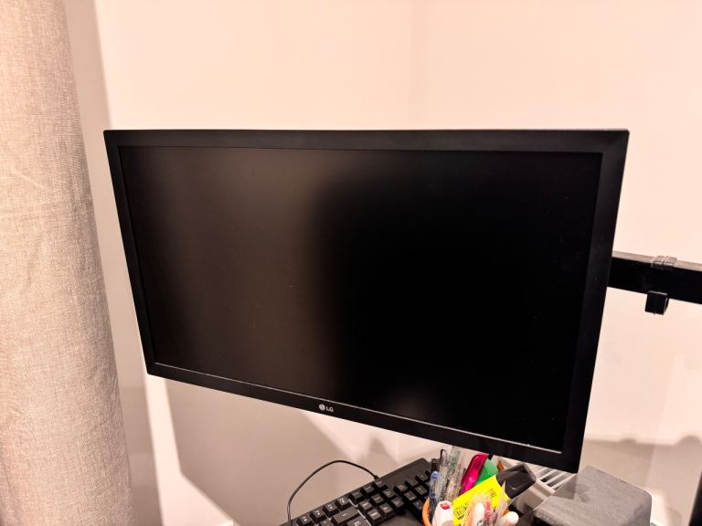 LG Computer Monitor without Desk Mount – Good Condition
