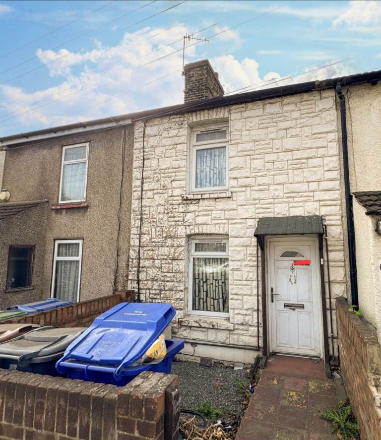 2 Bedroom house to rent in London Road, Grays, RM20