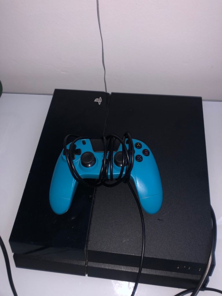 Ps4 console 