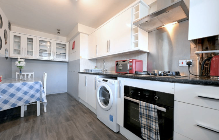 Spacious Room Regent's Park £1,050/pm - Bills Inc | Balcony | Couples OK!