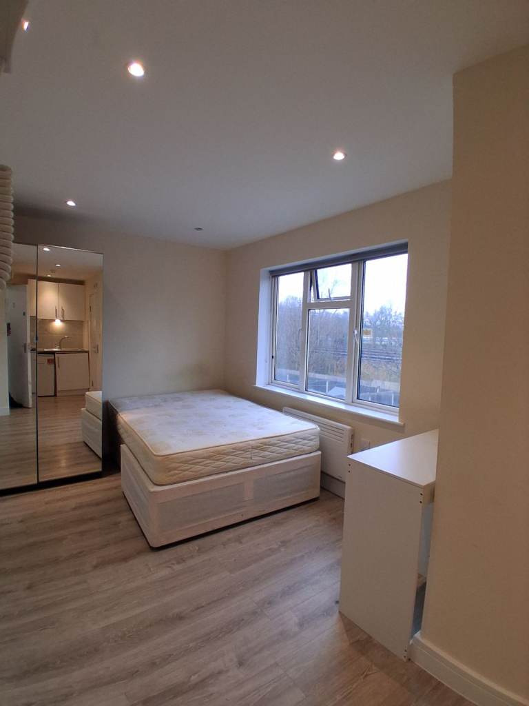 Lovely studio in Harrow!