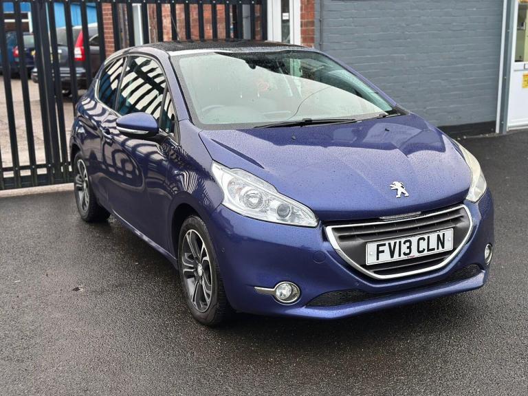 2013 Peugeot 208 1.2 VTi Intuitive Euro 5 3dr HATCHBACK Petrol Manual