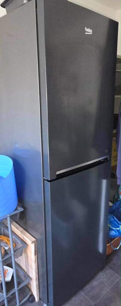 Beko Fridge Freezer - Black 