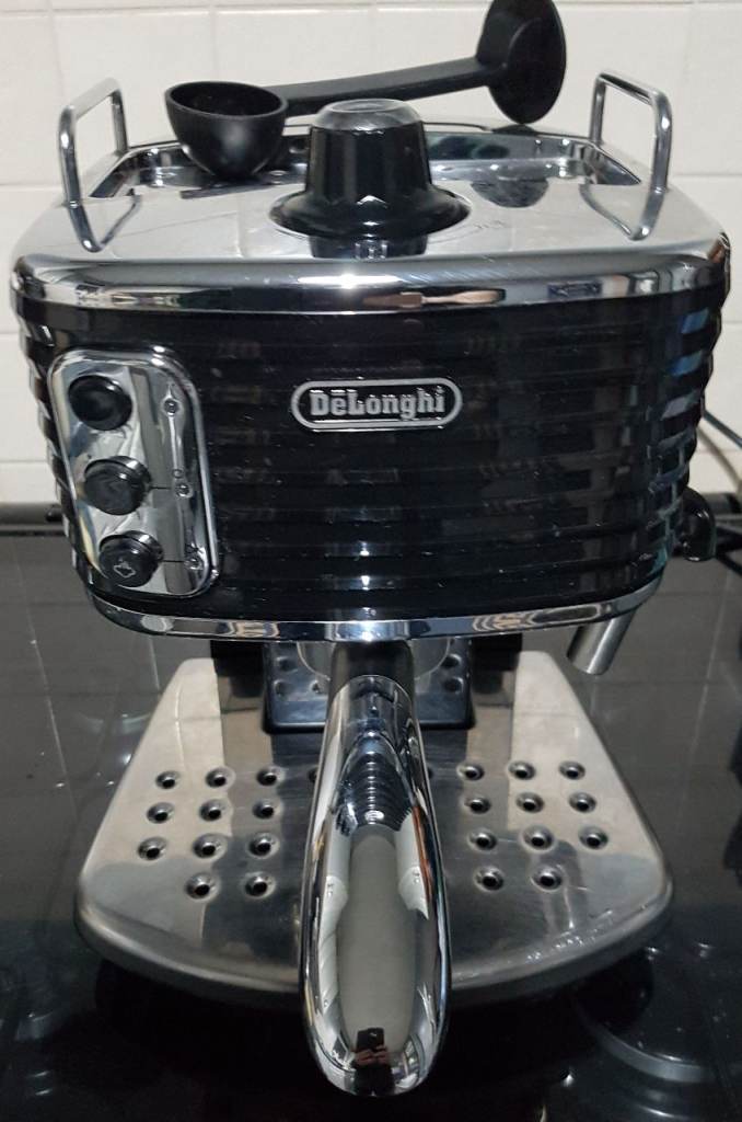 De'Longhi Scultura Traditional Barista Pump Espresso Coffee Machine