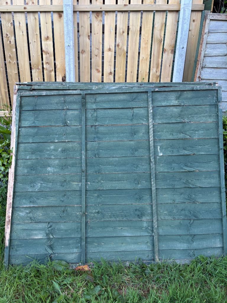 10x Fence Panels (183xm wide x 152cm tall)