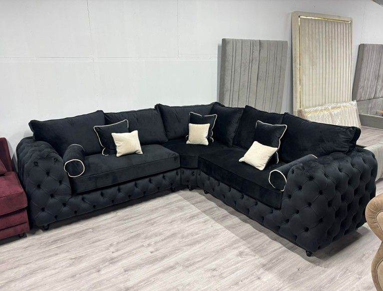 *** CLEARANCE SALE*** Luxury Black Velvet Corner Sofa – Chesterfield Style