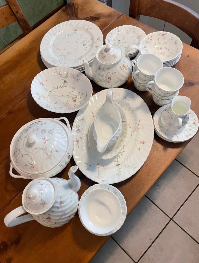 Wedgwood Campion Dinnerware Set – Bone China, Good Condition