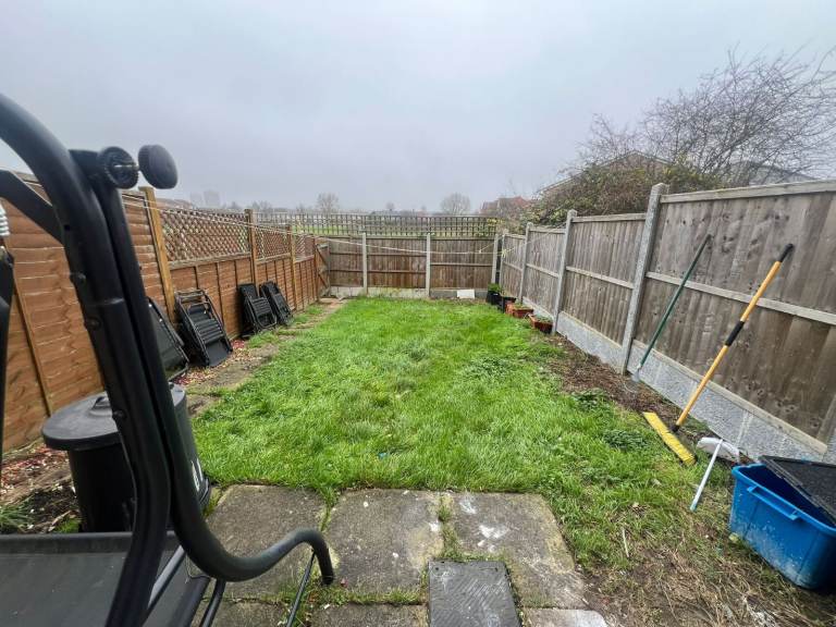 🏡 SHORT-LET • 4-Bed House • Paignton Close, Romford, RM3 8SF🏡