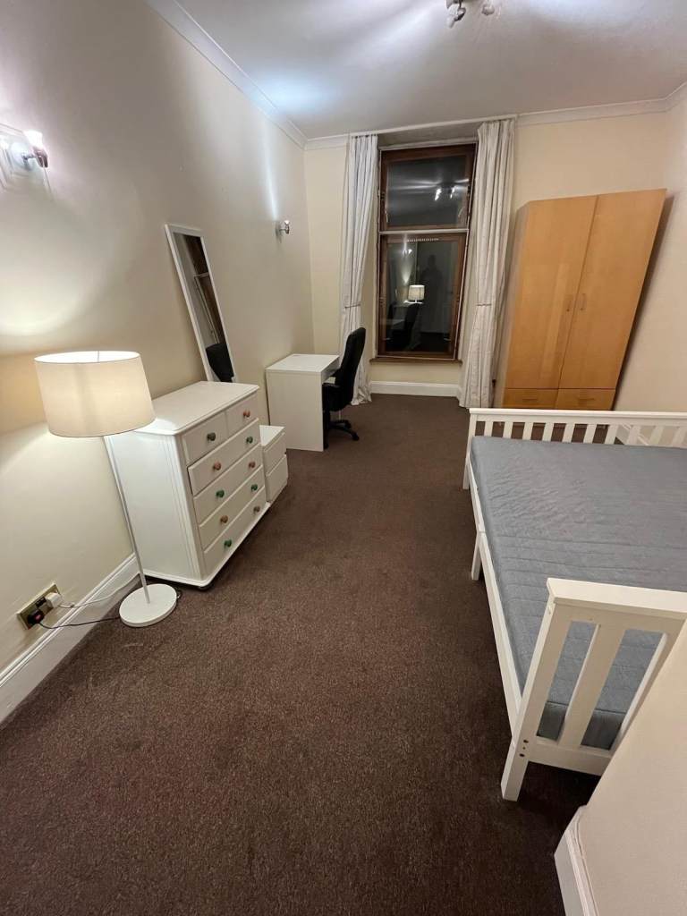 Room for Rent - West End *Discount available*