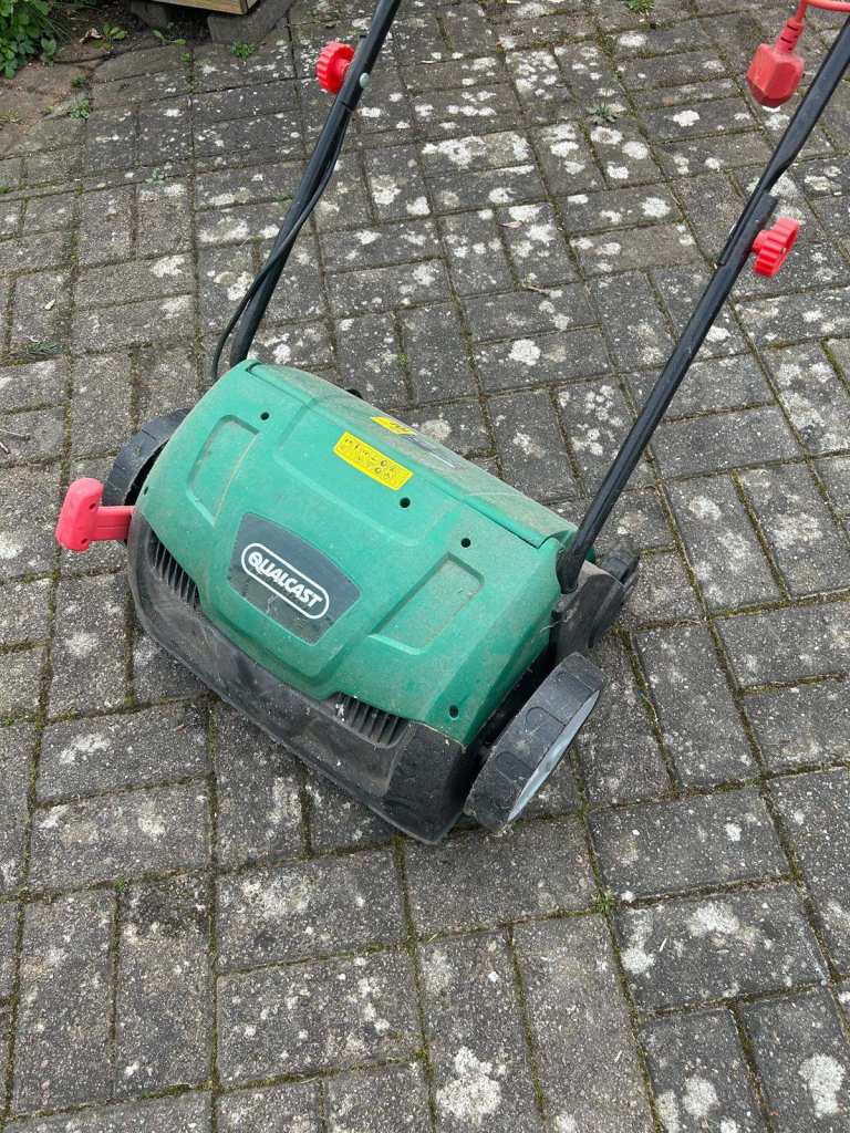 Garden Lawn Rake & Scarifier