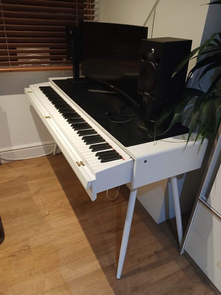  Mustar 88 Graded Hammer Weighted Keys Digital Piano Table Keyboard Pedal MIDI. w/Music stand