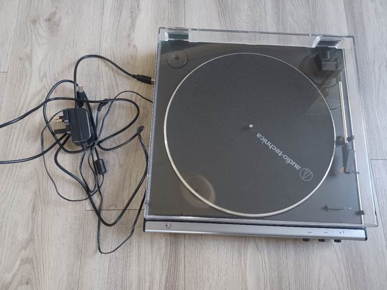 Audio-Technica automatic belt-drive turntable/ record player
