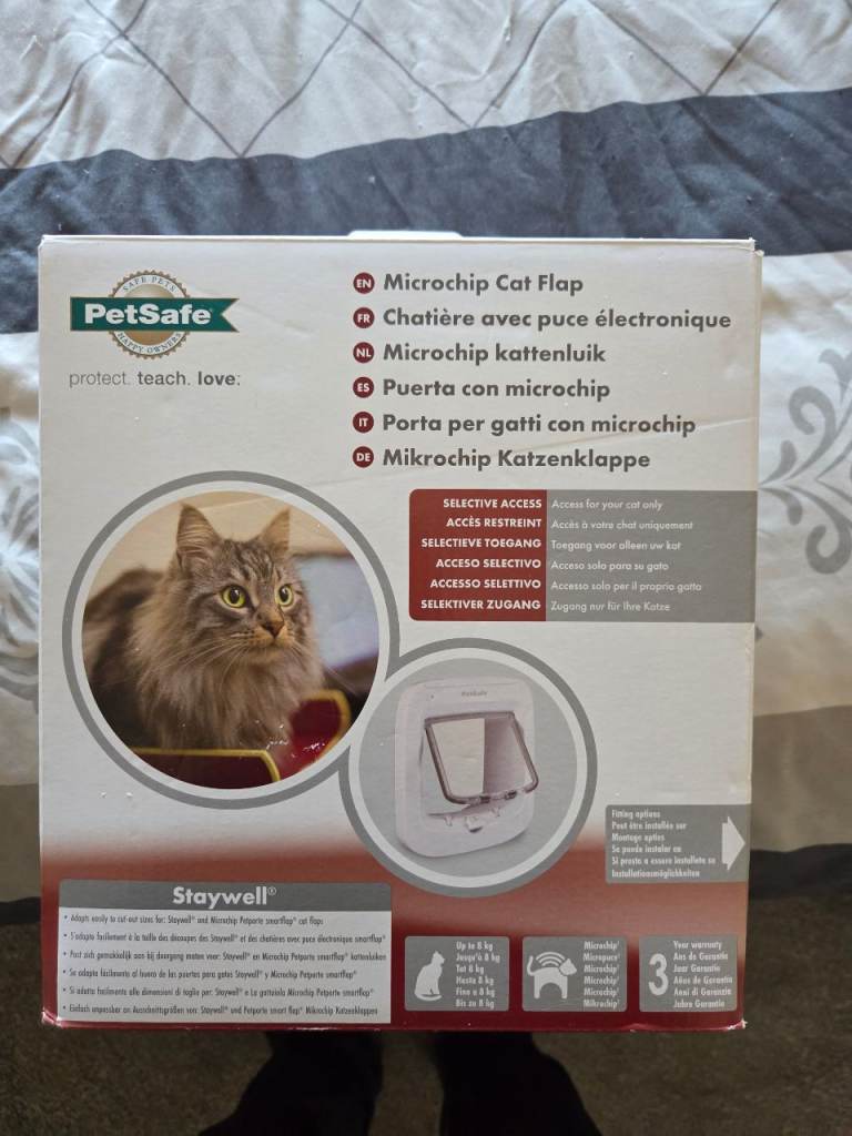 Microchip cat flap