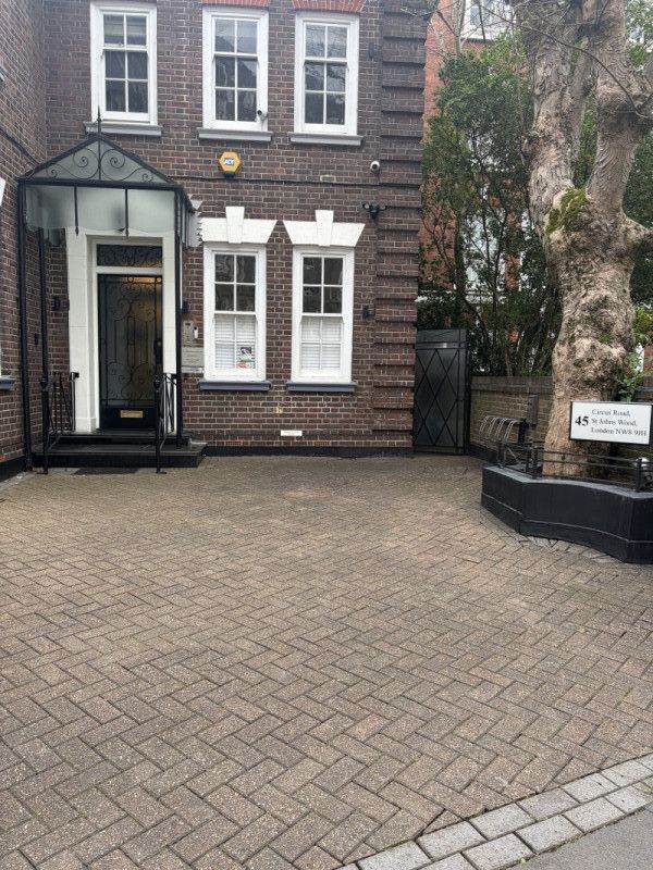 Parking space to rent NW8