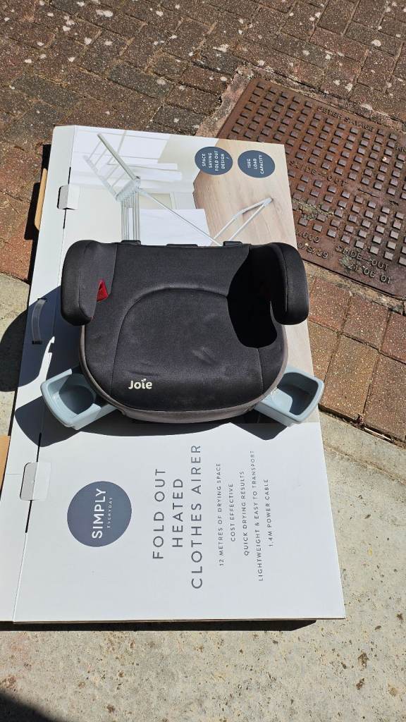 Booster car seat with cup holders 