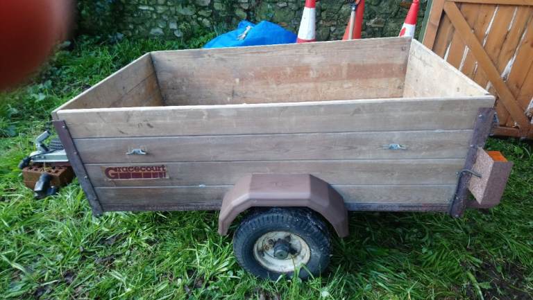 Gracecourt wooden panel trailer 