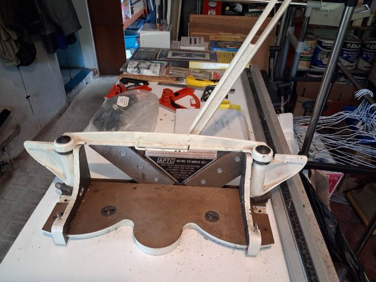 PICTURE FRAMING EQUIPMENT