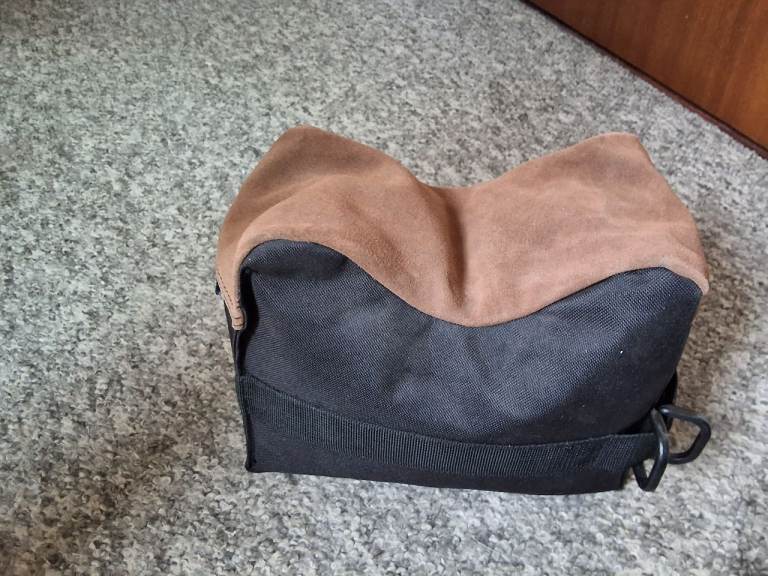 Rifle/ gun rest AS NEW and 2 square cushion rests 