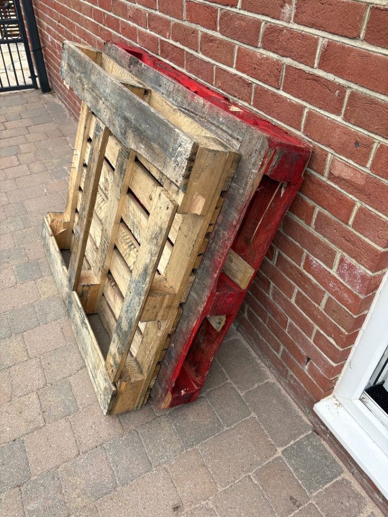 Free - Two wooden pallets 