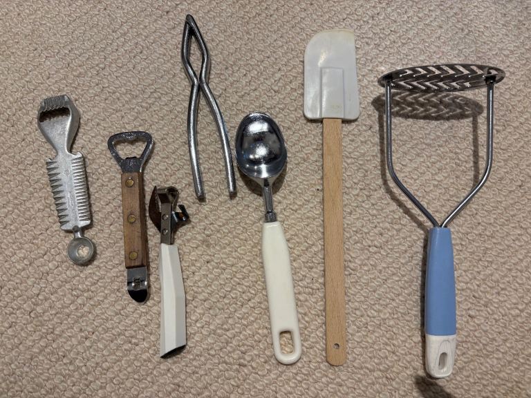 Assorted Kitchen Utensils (7)