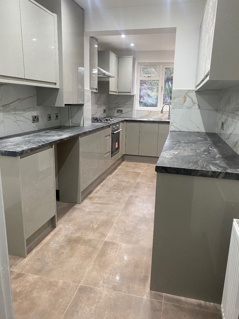 Stunning SPACIOUS 2 BATHROOM 3 BEDROOM AND LARGE DRIVEWAY