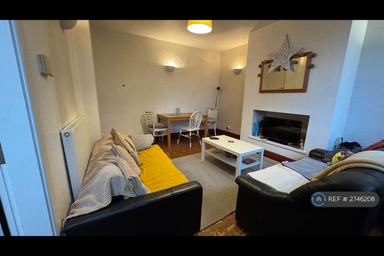 2 bedroom house in Barnbrough Street, Leeds, LS4 (2 bed) (#2746208)