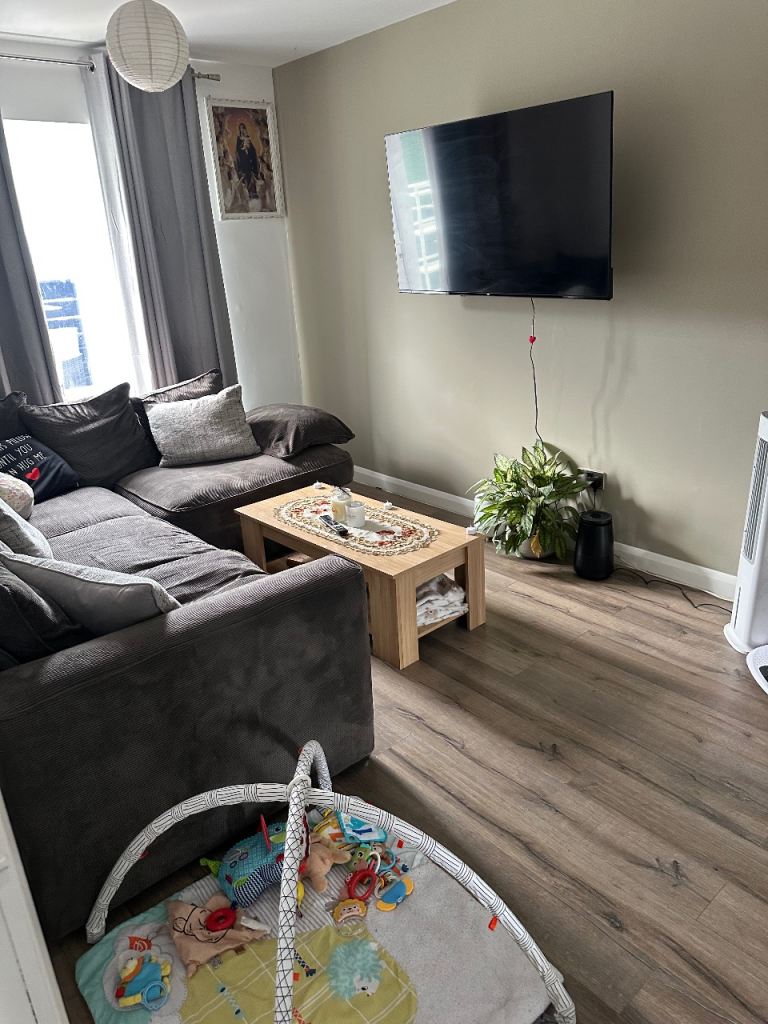 2 BEDROOM FLAT AVAILABLE 