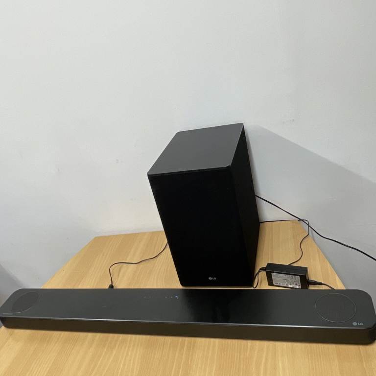 LG SL8YG SOUNDBAR AND SUBWOOFER WITH REMOTE CONTROL