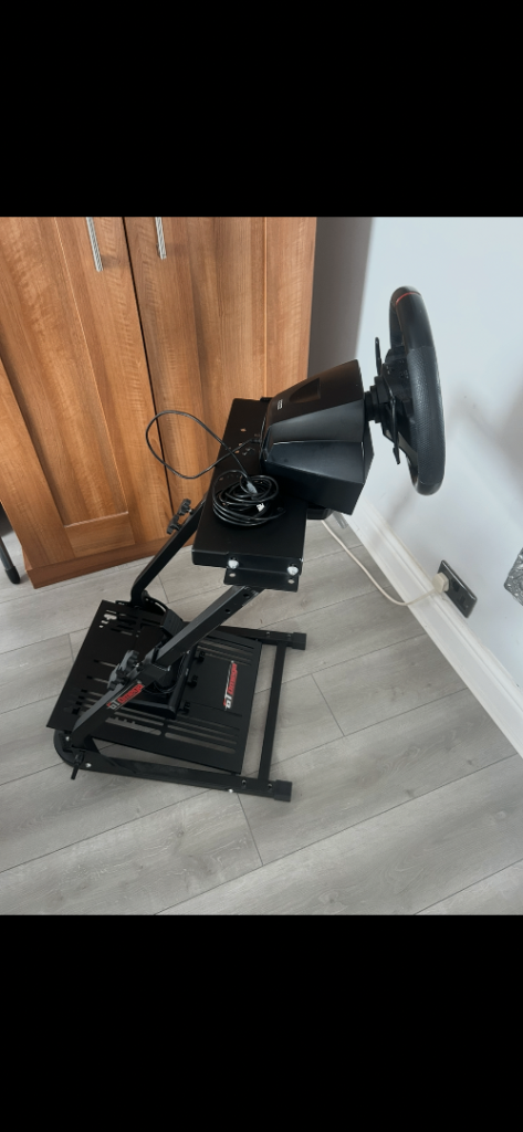 Steering wheel stand with wheel and pedals