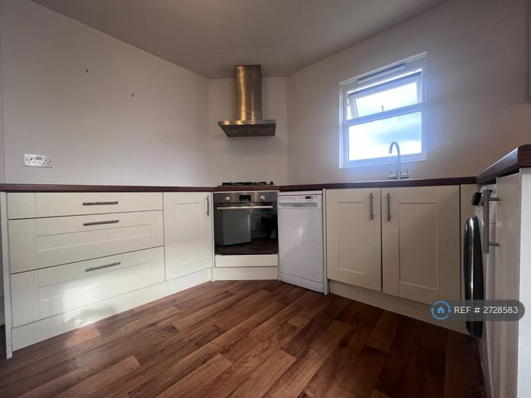 1 bedroom flat in Malvern Road, London, N8 (1 bed) (#2728583)