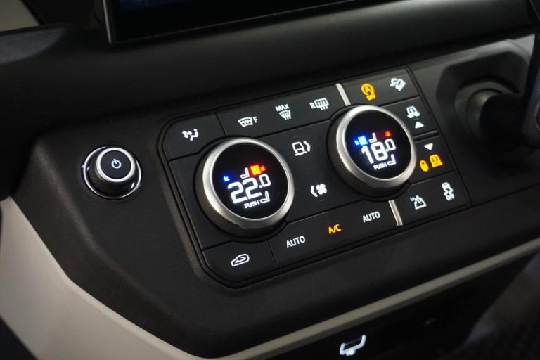 2023 Land Rover Defender 110 3.0 D250 MHEV HSE Hard Top SUV Auto 4WD MWB Euro 6 (s/s) 5dr PANEL V...