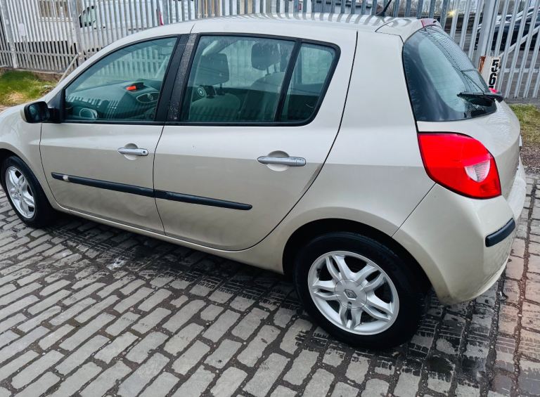 RENAULT CLIO 1.4 5 DOORS*LOW INSURANCE*MOT- NOV 2026 *like vauxhall corsa mazda 2 ford fiesta
