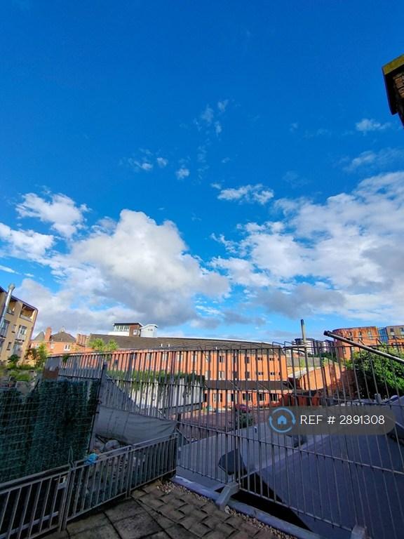 3 bedroom flat in Dumbarton Road, Glasgow, G11 (3 bed) (#2891308)