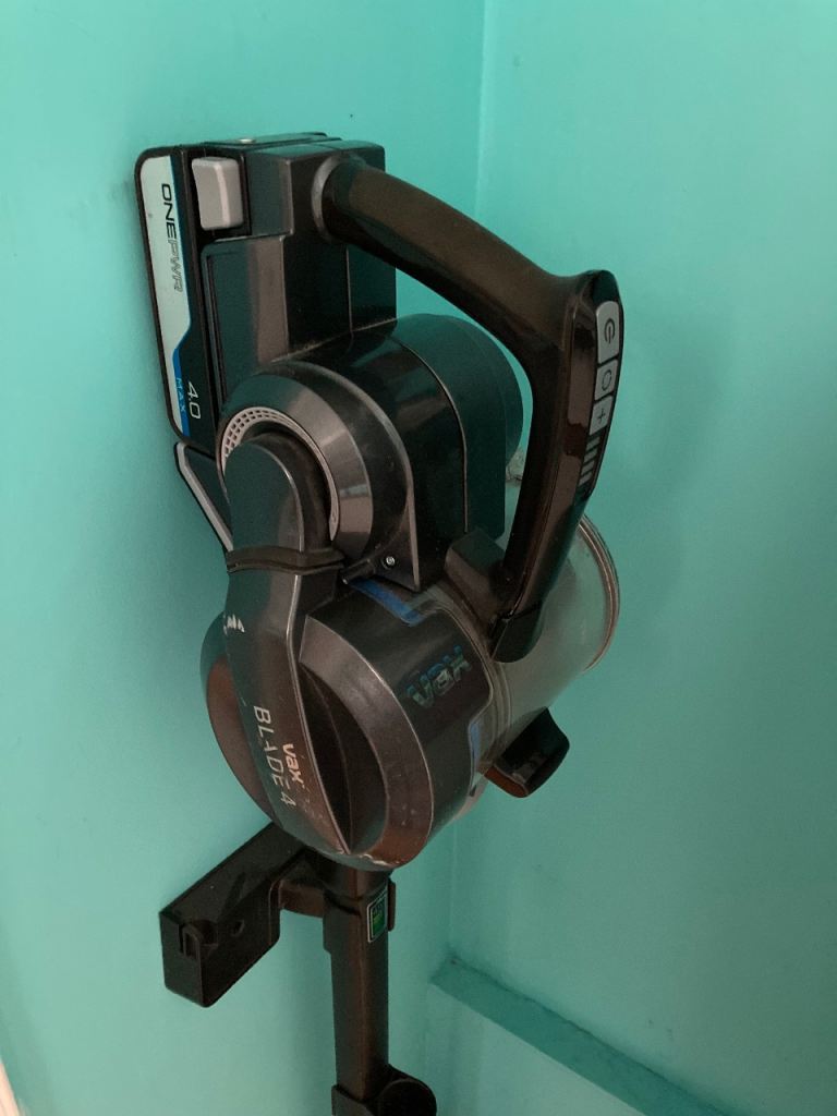 Cordless Vax vacuum cleaner with accessories 