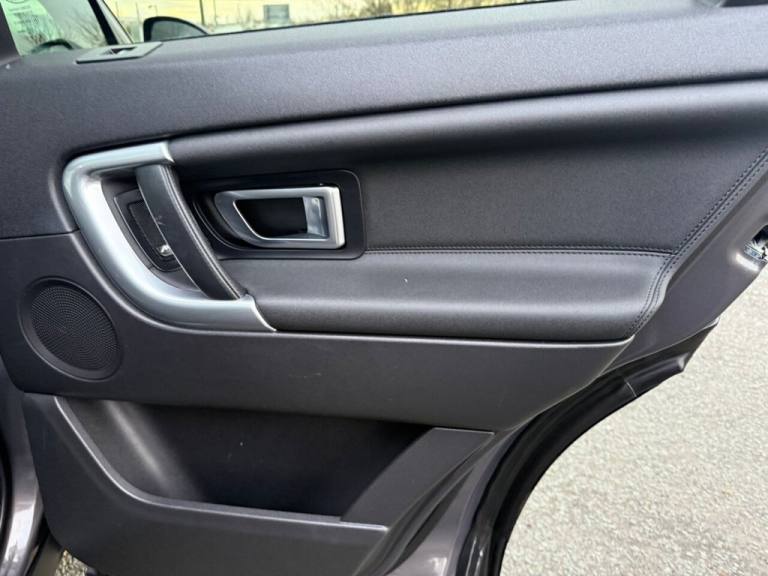 2017 Land Rover Discovery Sport 2.0 TD4 HSE SUV 5dr Diesel Auto 4WD Euro 6 (s/s) (180 ps) ESTATE ...