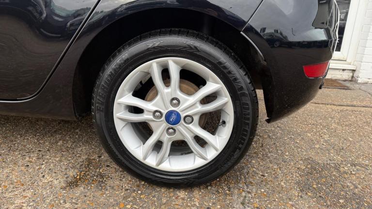 2014 Ford Fiesta 1.6 Zetec Powershift Euro 5 5dr HATCHBACK Petrol Automatic
