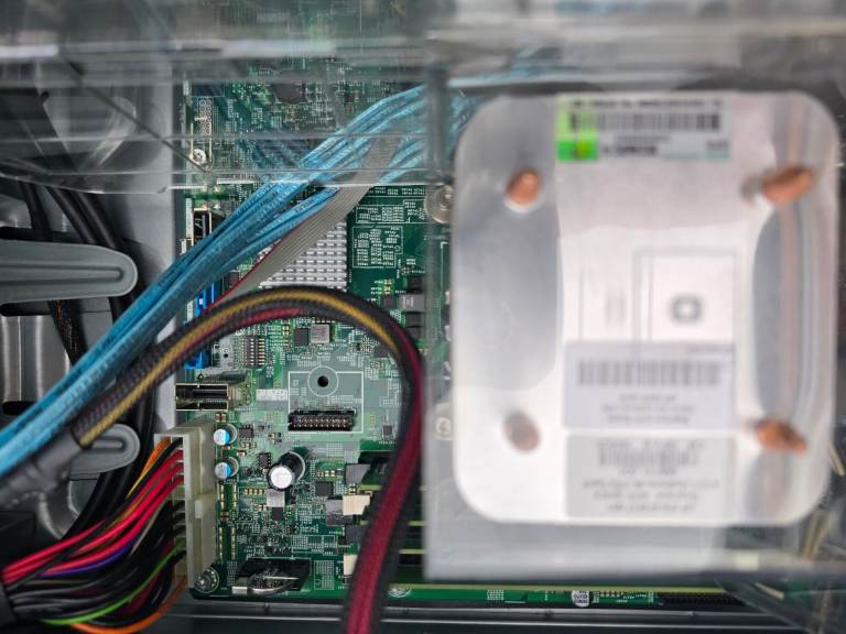 HP ProLiant ML30 Gen9 TWR – Xeon E3-1220 v5 | 64GB RAM | 3x TB DataCenter SSD's