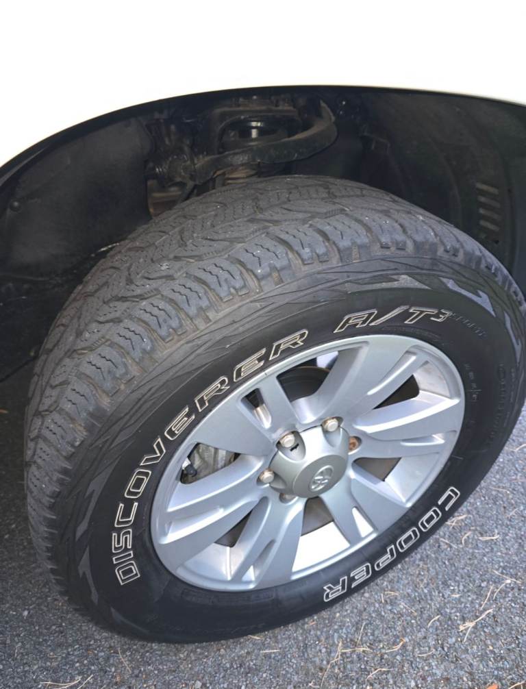 Toyota landcruiser invincible white auto fsh Sunroof Beige interior 