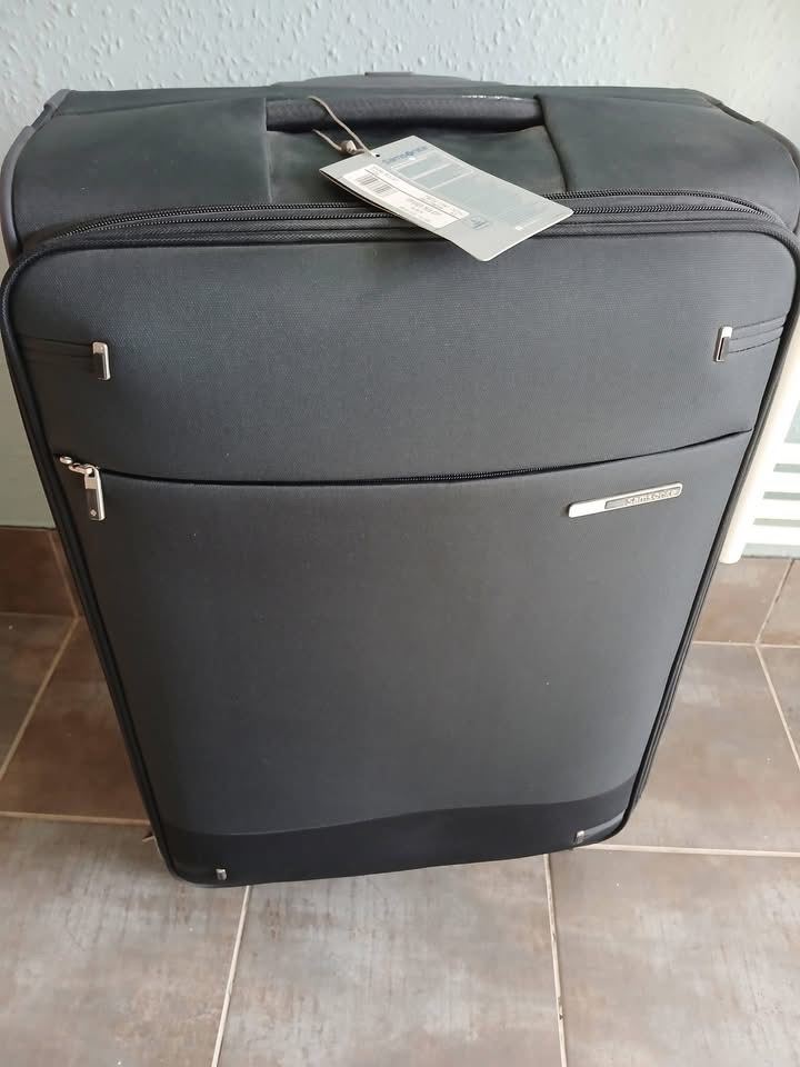 Samsonite Base Boost Spinner super light suitcase