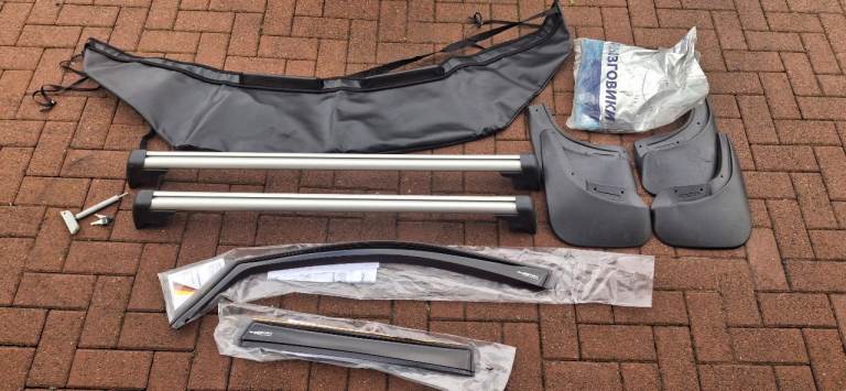VW Touareg roof bars, mud flaps bundle.