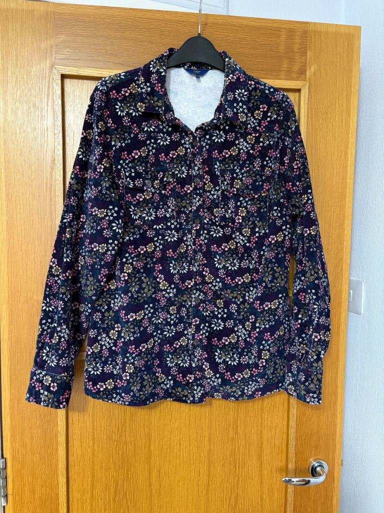 Women’s Cotton Traders Shirt Size 14 - Brand New