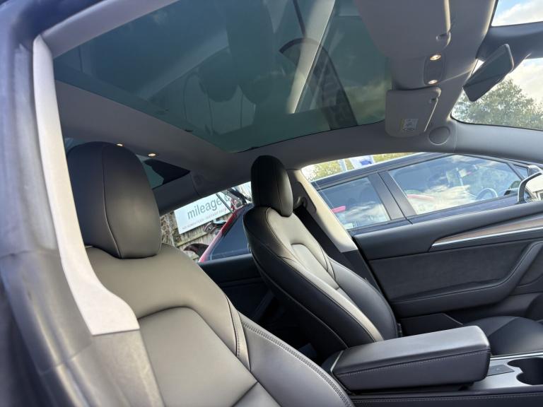 TESLA MODEL 3 Standard Range Plus 2021