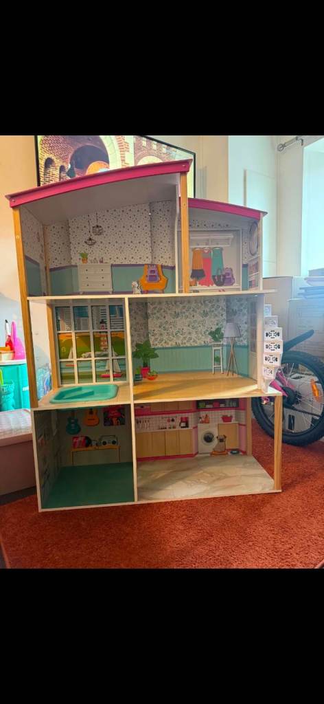 Barbie dolls house 