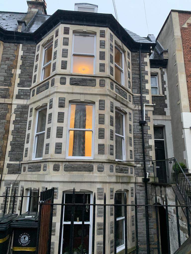 Large 2 bedroom garden flat available to rent in Montpelier.