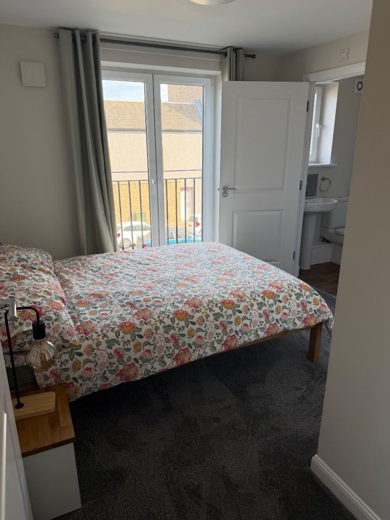 2 beds, 2 bathrooms.