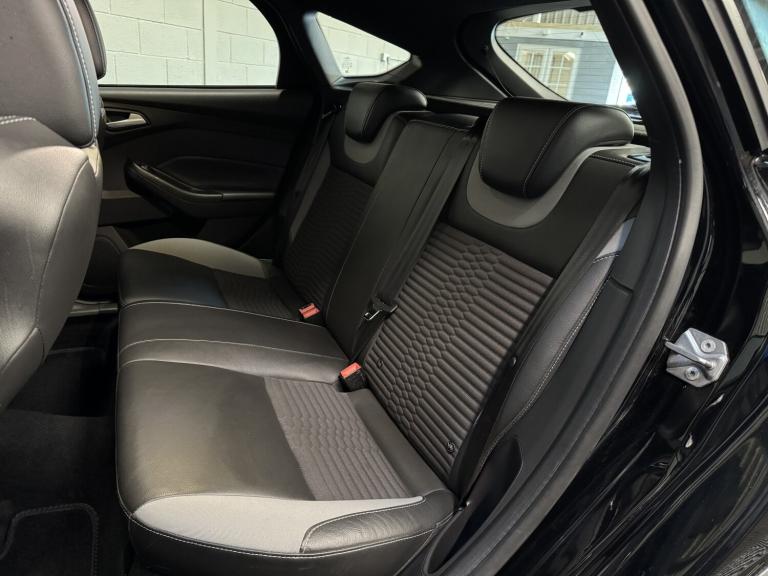 FORD FOCUS 2.0 T EcoBoost ST-2 Black Manual Petrol 2016